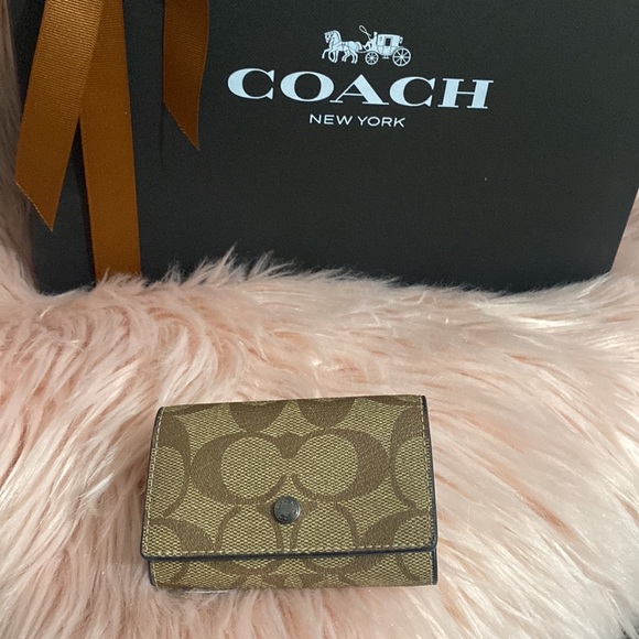 Coach Signature Five Ring Case - Picture 1 of 16